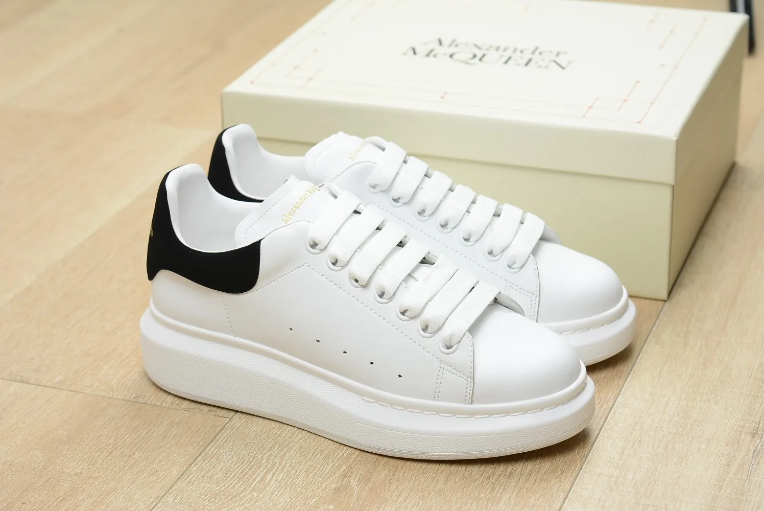 👟👟Ex-factory price 480👟👟 Women's shoes, women's clothing, women's shoes, women's clothing, cowhide, black tail velvet, McQueen (Alexa**er McQue**n) Paris Fashion Week, the latest casual fashion sneakers, high version ❗️❗️ Variety of fashion and different styles experience ‼ ️‼ ️Female size 34-40 Men’s size 38-44 Comes with full counter packaging